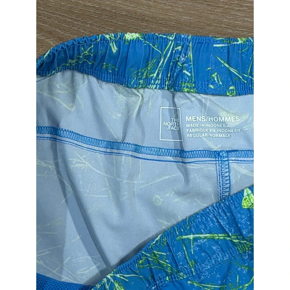 North Face Mens Wander Swim Short Blue Leaf Print Tropical NF0A535Q Large NWT